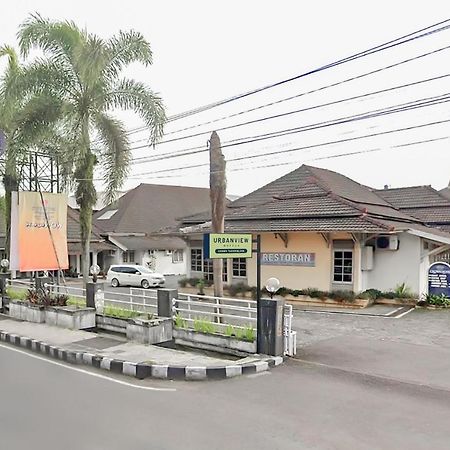 Urbanview Hotel Crown Tasikmalaya By Reddoorz Dış mekan fotoğraf