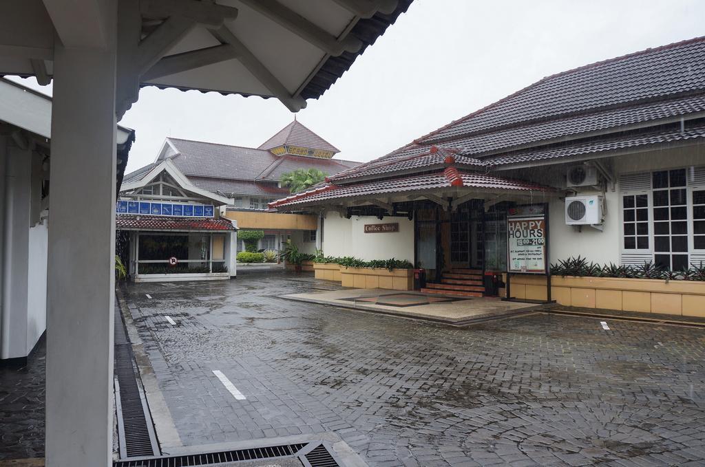 Urbanview Hotel Crown Tasikmalaya By Reddoorz Dış mekan fotoğraf